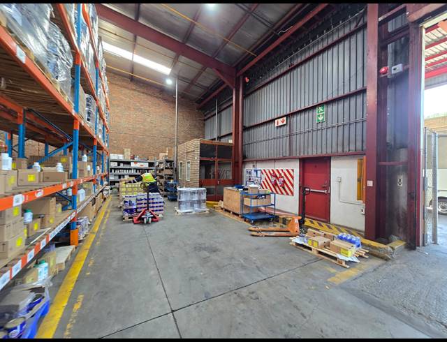 12,000M² WAREHOUSE TO LET IN DENVER